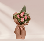 Dream Love 5'li pembe beyaz gül buketi kahverengi kağıtla sarılı