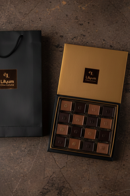 Madlen Sütlü Ve Bitter Çikolata - 48 adet (Gold-Siyah Kutu)