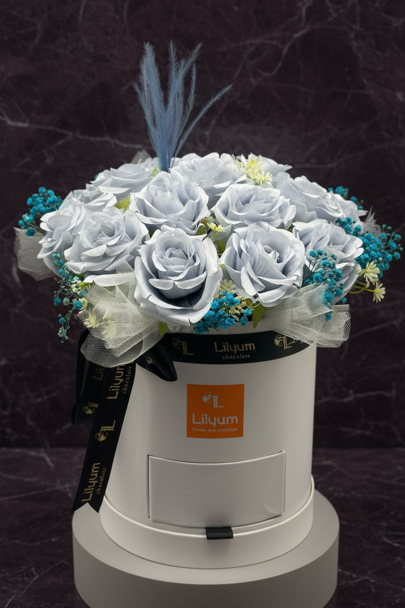 Romantica Serisi Kalıcı Mavi Güller Flowerbox