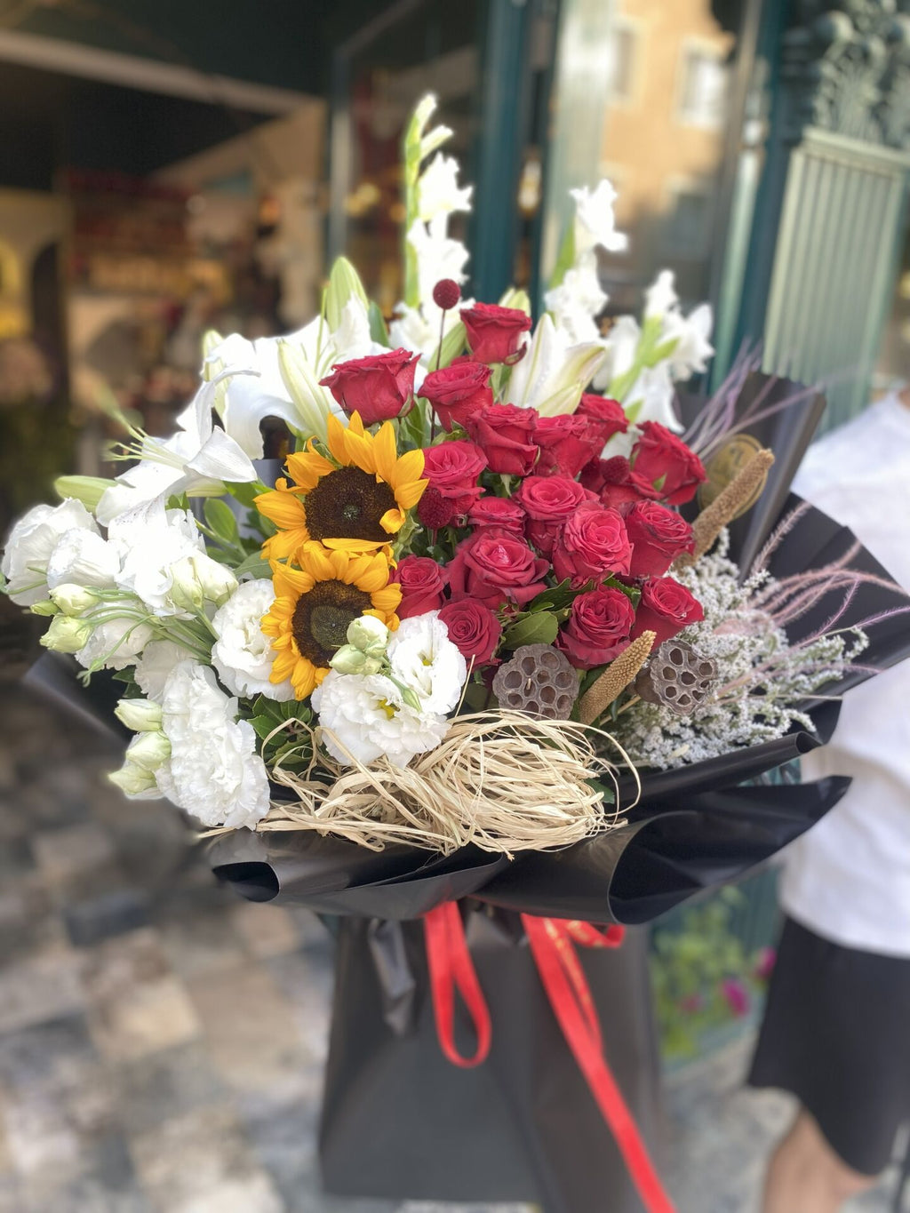 Solara Ayçiçekli Gül ve Lilyum Buketi