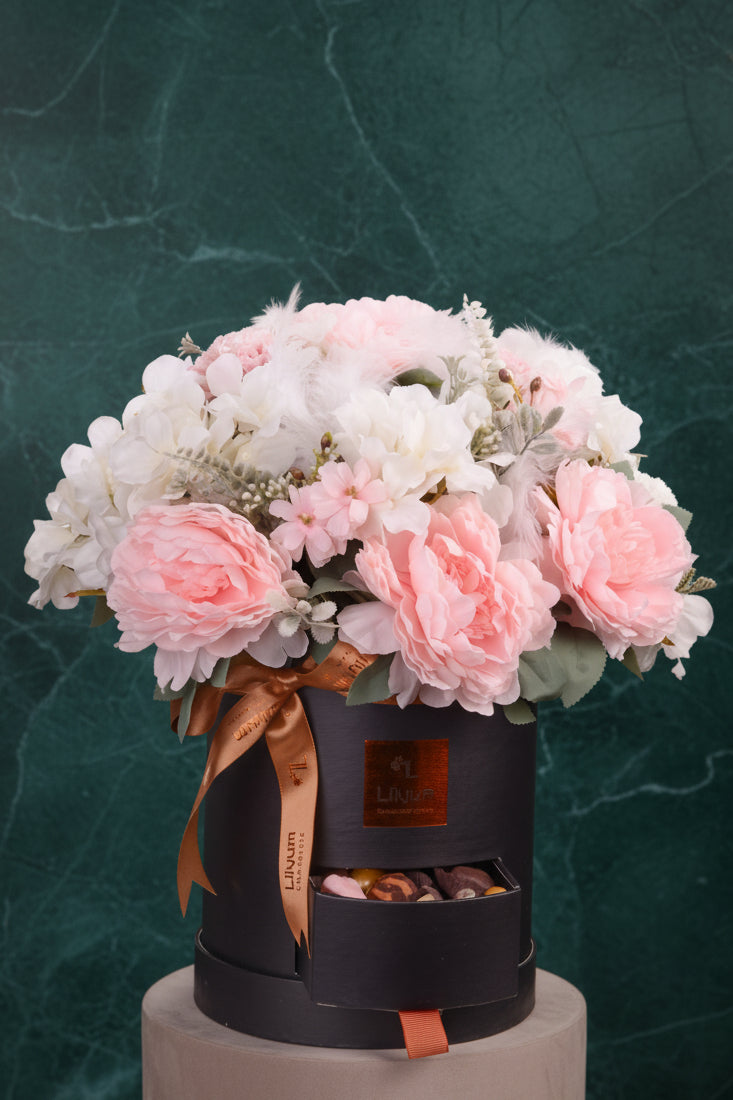 Yapay ve Kuru Çiçek Tasarım Çikolatalı Flowerbox (Cindy)