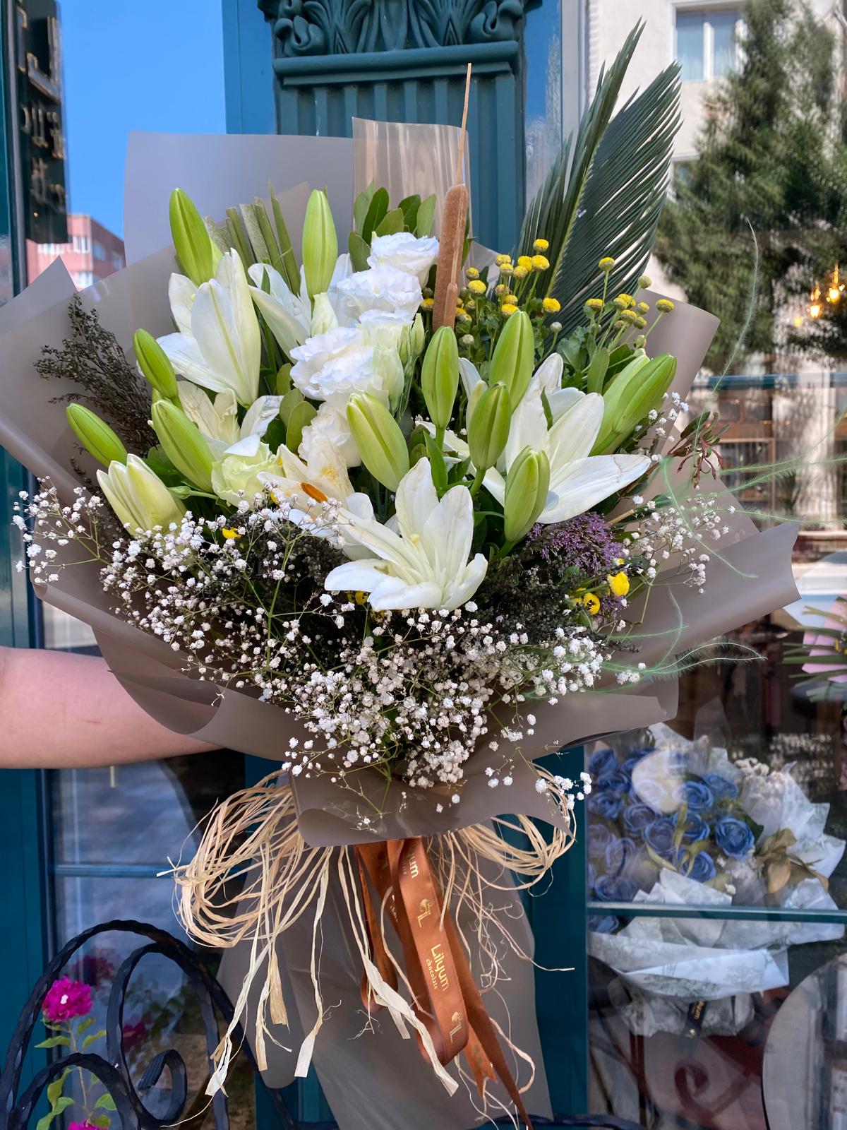White Premium XL Buket (Lilyumlu)