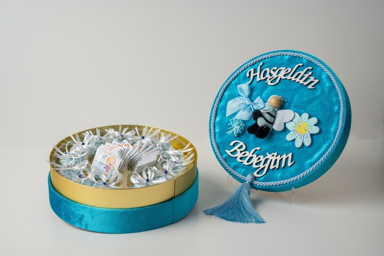 Kadife Kutuda Erkek Bebek Çikolatası