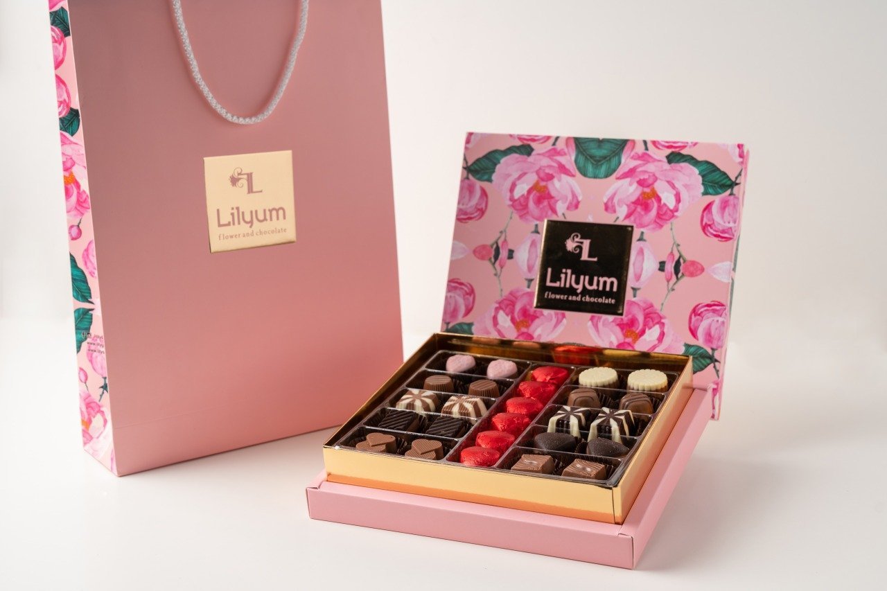 Kırmızı Yaldızlı Kalp Spesiyal Çikolata Kutusu