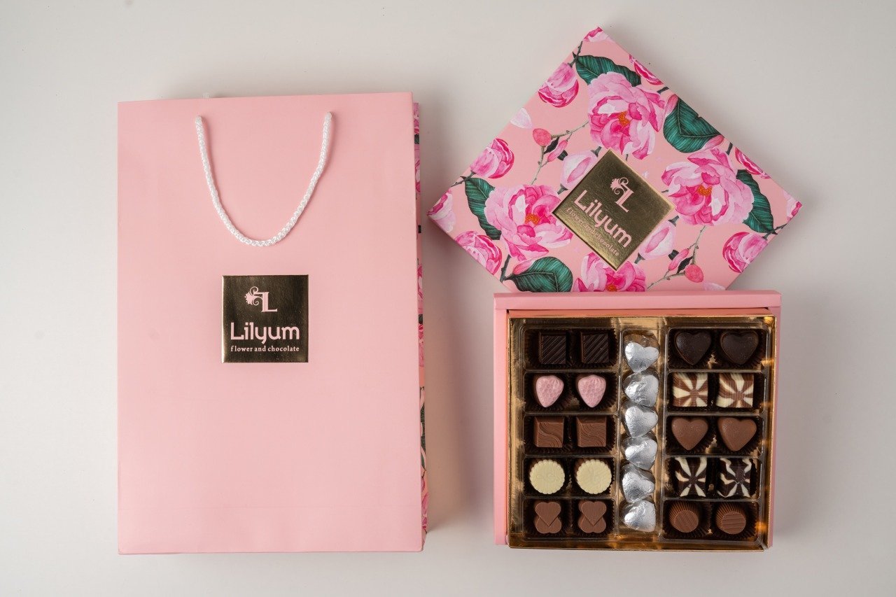 Gümüş Yaldızlı Kalp Spesiyal Çikolata