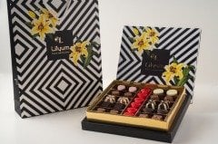 Kırmızı Yaldızlı Kalp Spesiyal Çikolata