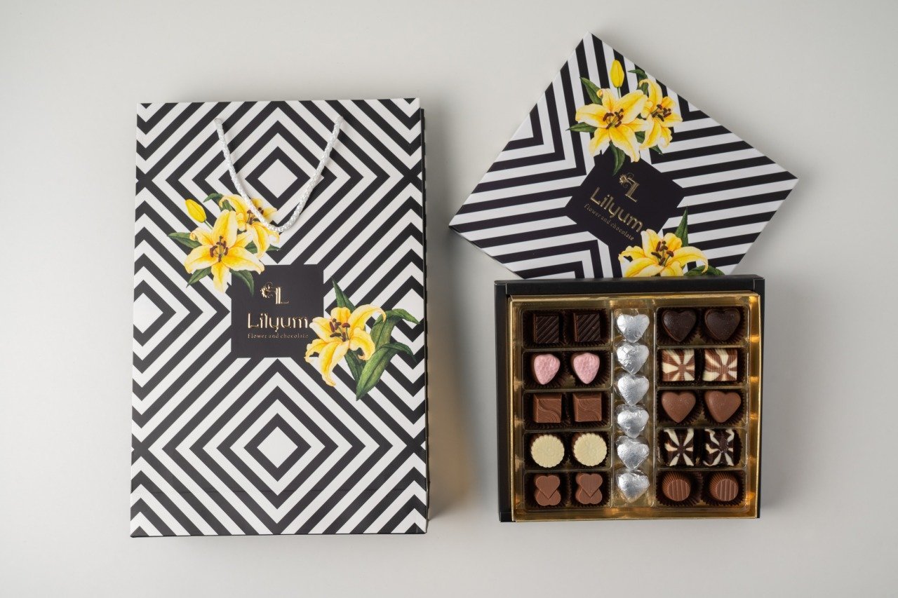 Gümüş Yaldızlı Kalp Spesiyal Çikolata