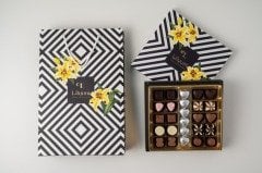 Gümüş Yaldızlı Kalp Spesiyal Çikolata