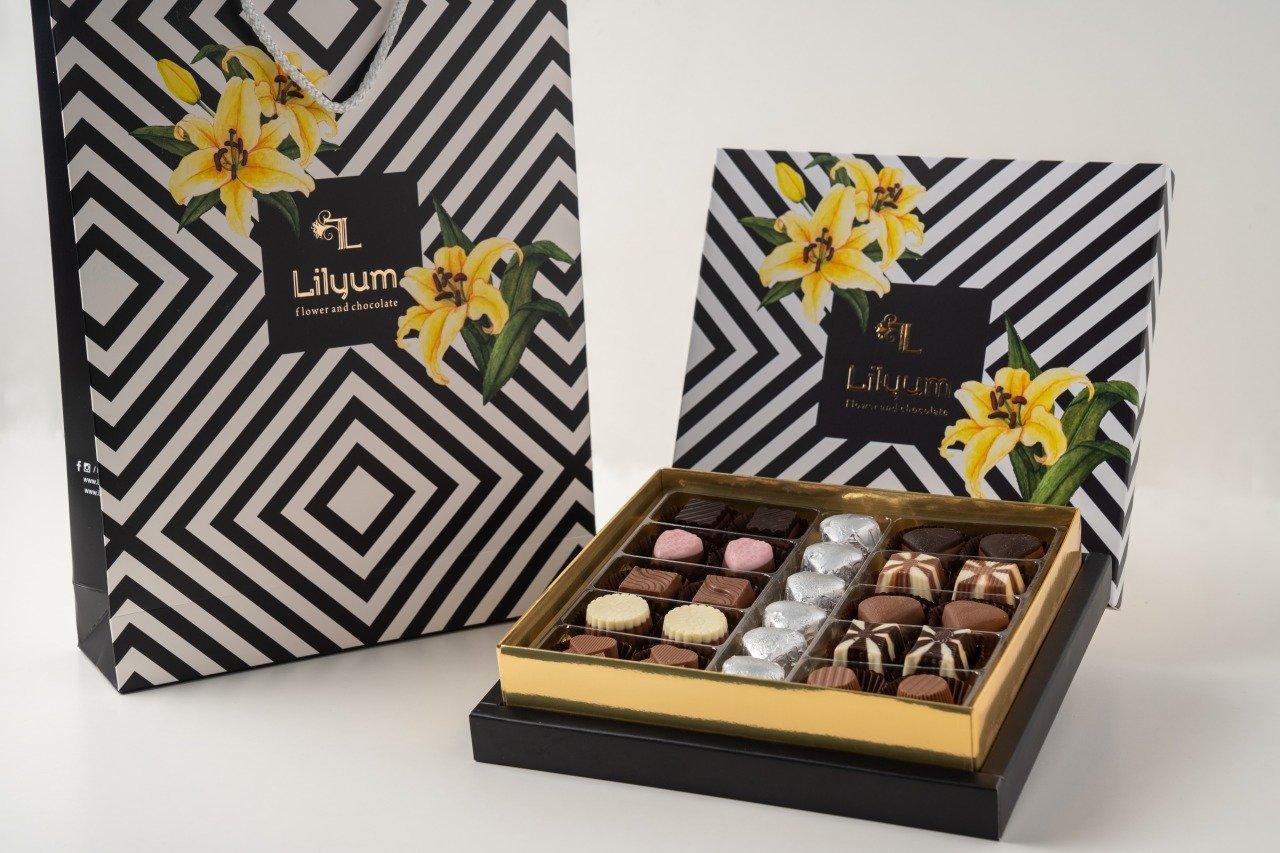 Gümüş Yaldızlı Kalp Spesiyal Çikolata