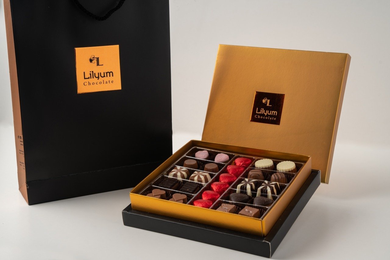 Kırmızı Yaldızlı Kalp Spesiyal Çikolata Kutusu