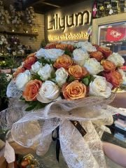 Carmen 41'li Turuncu ve Beyaz Gül Buketi
