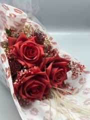 Linda Şık Çanta Buketi (Kalıcı Kırmızı Güller)