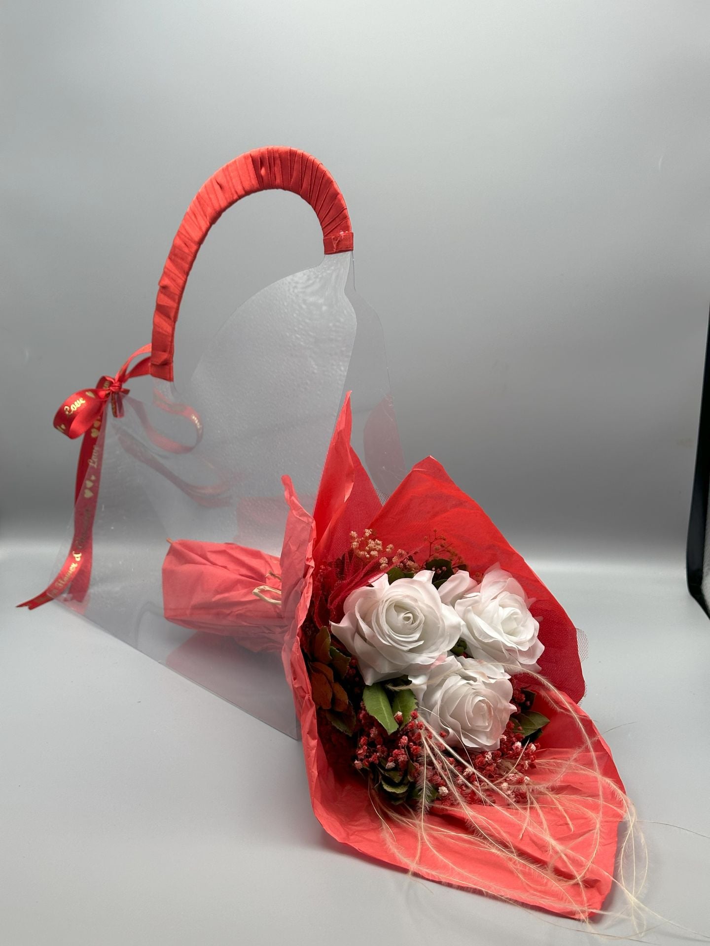 Linda Şık Çanta Buketi (Kalıcı Beyaz Güller)