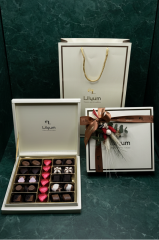 Dizayn Kutu Spesiyal  Çikolata (Ortası Kırmızı Yaldızlı Kalp)