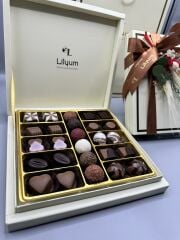 Dizayn Kutuda Spesiyal Çikolata (Ortası Truflu)