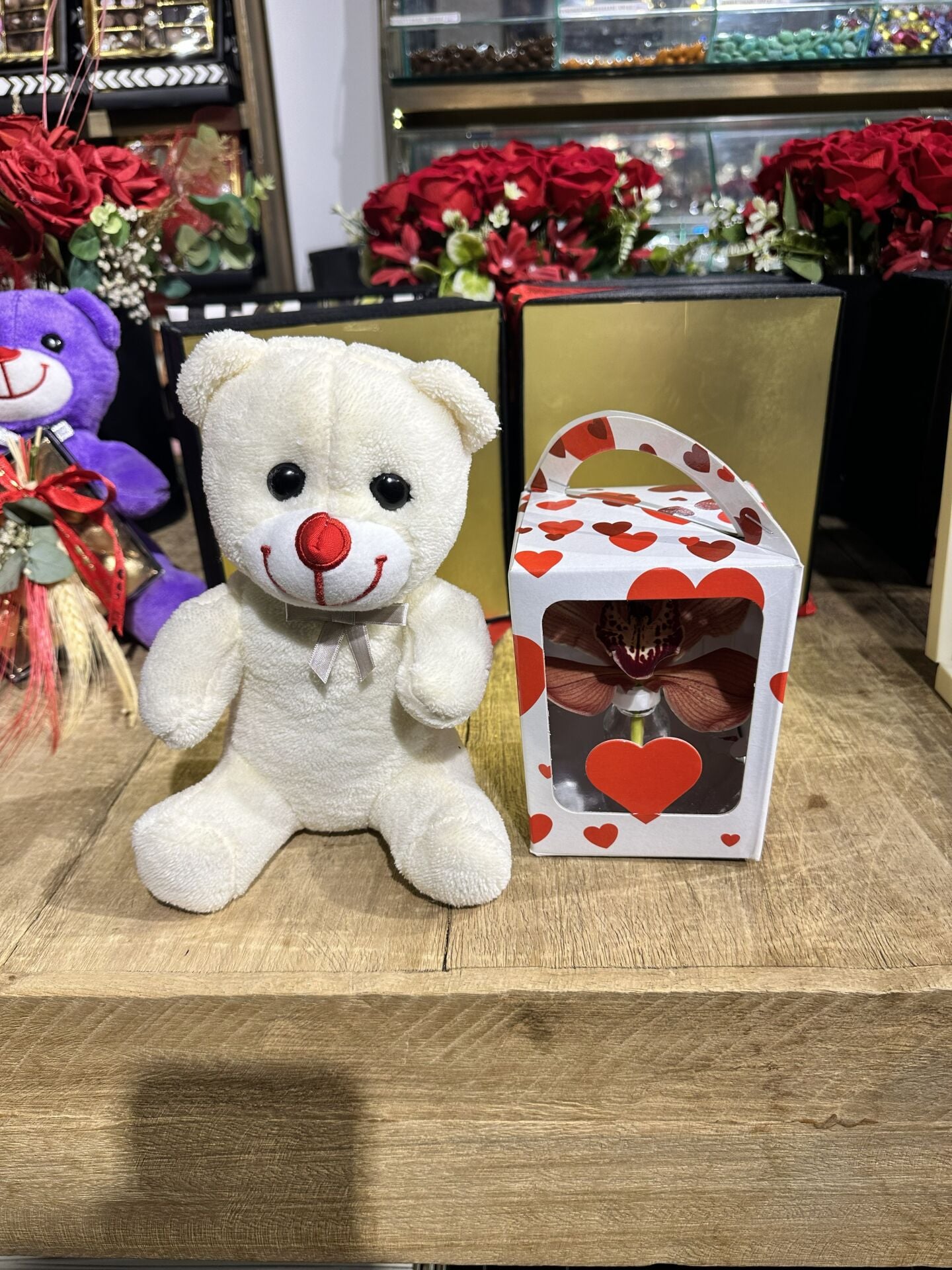 Beyaz Ayıcık & Özel Solüsyonda Canlı Orkide